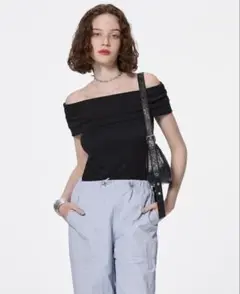 GUオフショルダーTシャツ ブラック Mサイズ