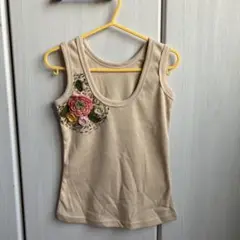 ベージュ 花柄刺繍 タンクトップ