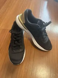 PUMA ブラック ゴールド スニーカー 25cm