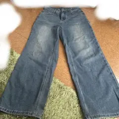 ライトブルーストレートデニムパンツ