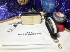 〈新春売り尽くしセール〉MARC JACOBSスナップショットショルダーバッグ