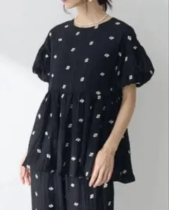 新品　モノトーンフラワー刺繍パフチュニック　フラーネ　frene 同型