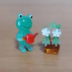 ガラス細工　カエル水やり