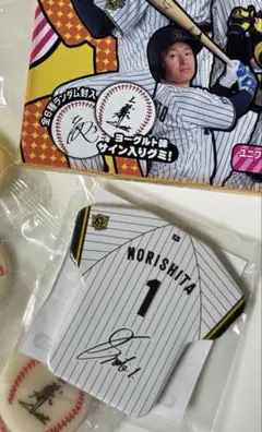 森下選手ファン絶対GET！ 阪神タイガースサインボールグミ　森下翔太選手缶バッジ