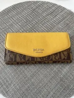 BONIA ロゴ入り二つ折り財布