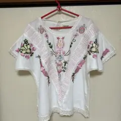 刺繍入りホワイトシャツ