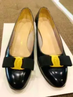 【限定値下げ】フェラガモ 黒レーザパンプス ヴァラ