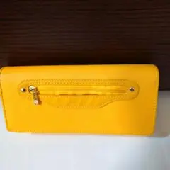 イエロー 二つ折り財布 外側ファスナー付き
