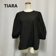 TIARA タックショルダーボリュームスリーブリボンブラウス