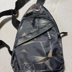 ジオメタニック　メンズ　ショルダーバッグ