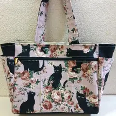 ハンドメイド　黒猫さんと薔薇　　　　　サイドポケットトートバッグ♡