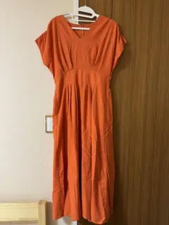 ur's オレンジ Vネック ワンピース