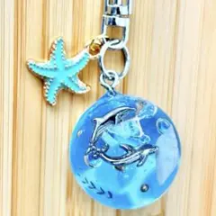 resin イルカ Dolphin 球体 レジン 海 青 海玉 キーホルダー