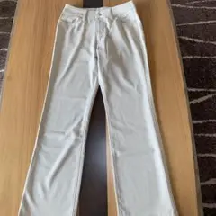 ホワイト フレアパンツ レディース
