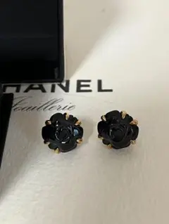 CHANEL カメリア YG オニキス ピアス