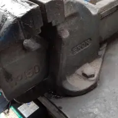 大型万力