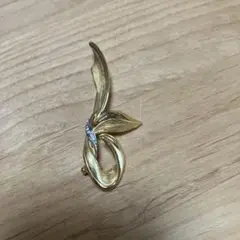 ゴールドの葉デザインブローチ