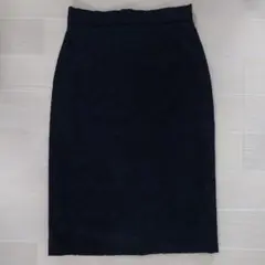 黒のレース風タイトスカート