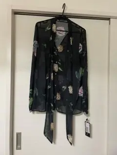 長袖ブラウス　未使用品