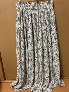 しまむら　CHARMBERRYTIC花柄プリーツスカート