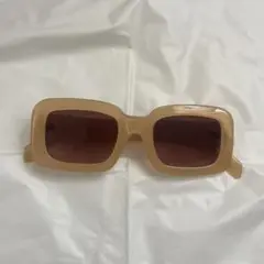 ベージュ スクエア サングラス ブラウンレンズ