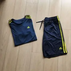 adidas Tシャツとショートパンツセット