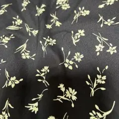 花柄　黒地生地　142×3M