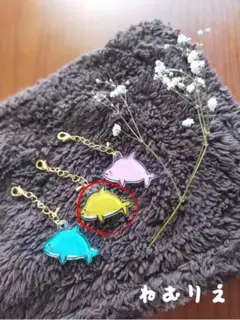 ハンドメイド★レジン×プラバン★黄色イルカ