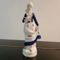 女性と鳩　置物