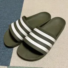adidas オリーブグリーン サンダル