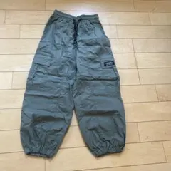 オリーブグリーン カジュアルパンツ
