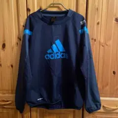 adidasの長袖スポーツウェア