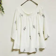 ✨美品✨　farousc 刺繍入りホワイト五分袖ブラウスサラサラ可愛い♡