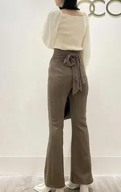 【新品未使用タグ付き】 COCO DEAL バックリボンフレアパンツ モカ