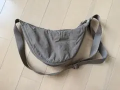 グレー ハーフムーン ボディバッグ