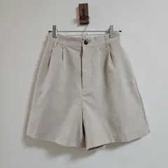 ベージュ タック入りショートパンツ S