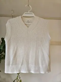 ユニクロC ホワイト Vネック ベスト M