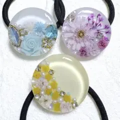 ⑥⑥レジンヘアゴム。3個セット。マトリカリアスターフラワー。樹脂粘土薔薇。ミモザ