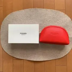 シャネルメイクポーチ 赤