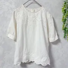 【エミプラス】刺繍入りホワイト半袖チュニック白 M フリル袖 後ろファスナー