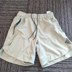 【美品】adidas ライトグレー ショートパンツ　Mサイズ