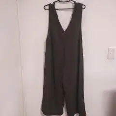 vis オリーブグリーン Vネック オールインワン