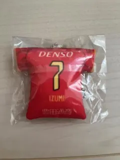 名古屋グランパス　和泉竜司 7 番　2025 ホーム　赤　クッションキーホルダー