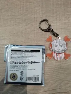 ワンピースデイ アクリルキーホルダー ナミ エルバフ 特典 バッジ カード くじ
