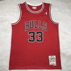 BULLS PIPPEN 33 赤いジャージーです Sコードです