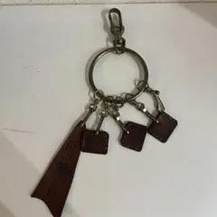 新品　金属製リングとレザータグのキーホルダー