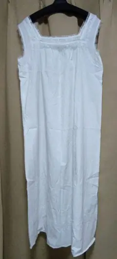 ホワイト ノースリーブ ロングワンピース