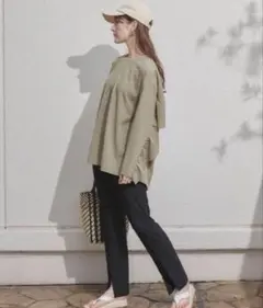 フリルラッシュガード　上下セット　セットアップ　ベージュ×ブラック