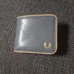 FRED PERRYフレッドペリーグレー 合成皮革 二つ折り財布
