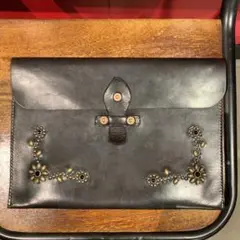 HTC クラッチバッグ　セカンドバッグ HTC◇スタッズ/クラッチバッグ/セカンドバッグ/スウェード/BRW